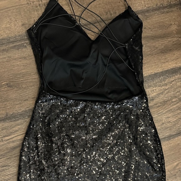 Elegant Black Sequin Dress - Picture 3 of 3